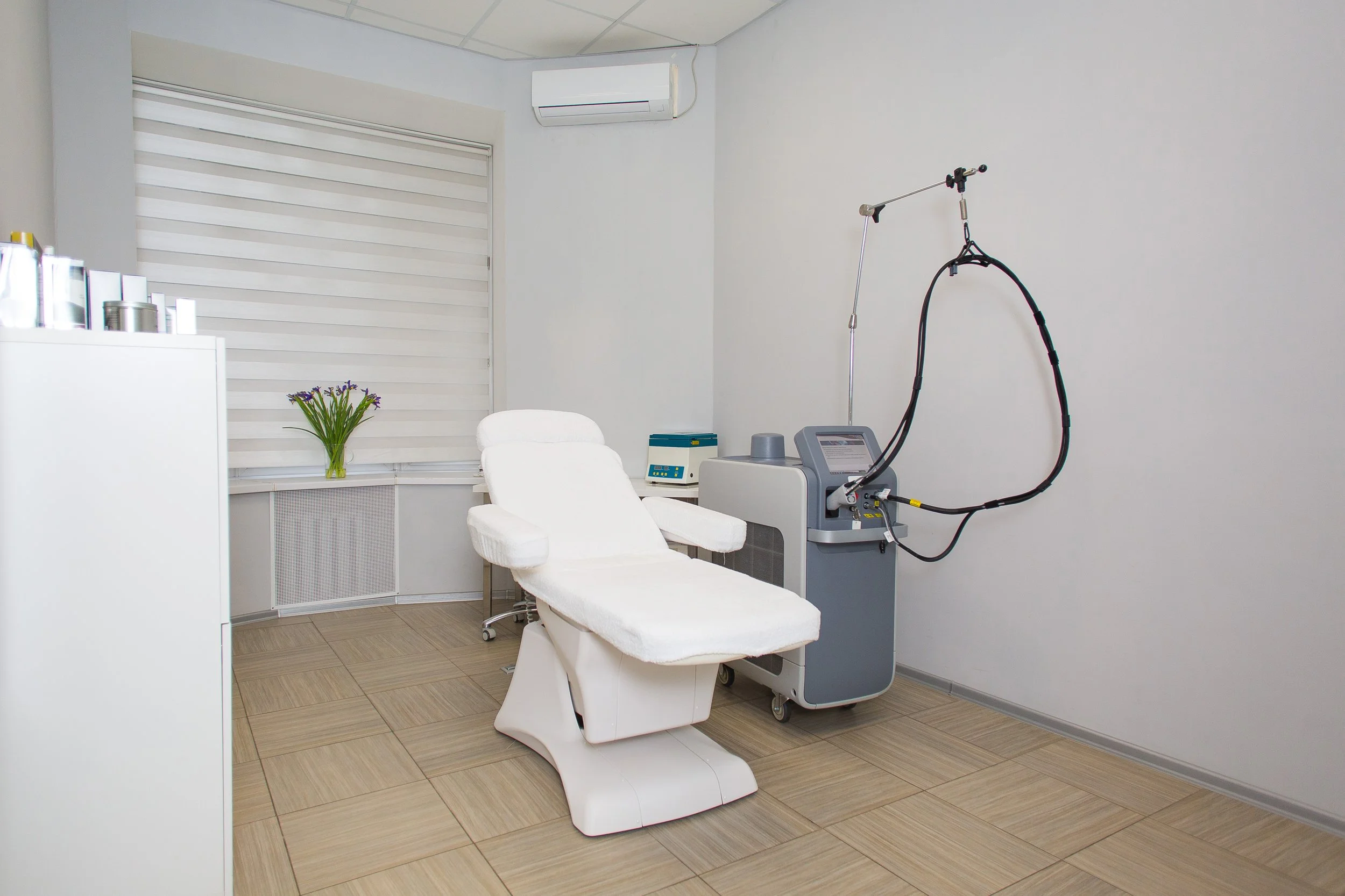 Laser treatment equipment in a modern medspa
